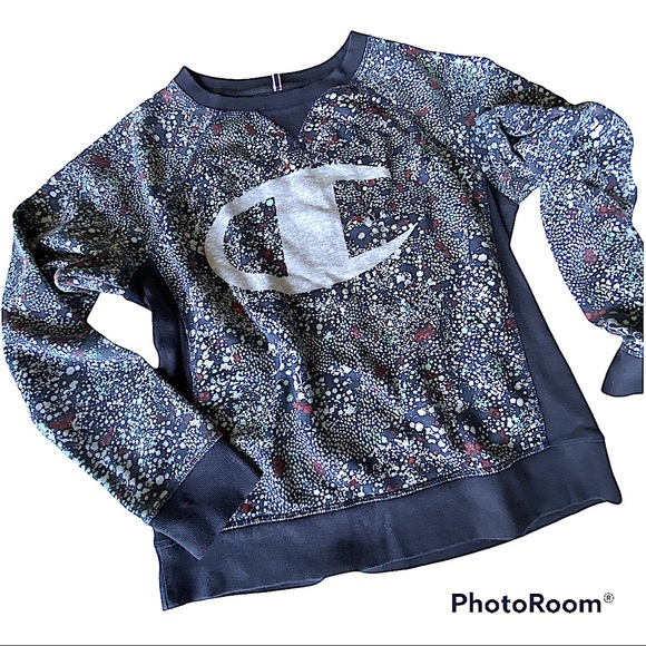 Champion Tops - 𝅺Champion• Pullover patterned shirt• Size Med